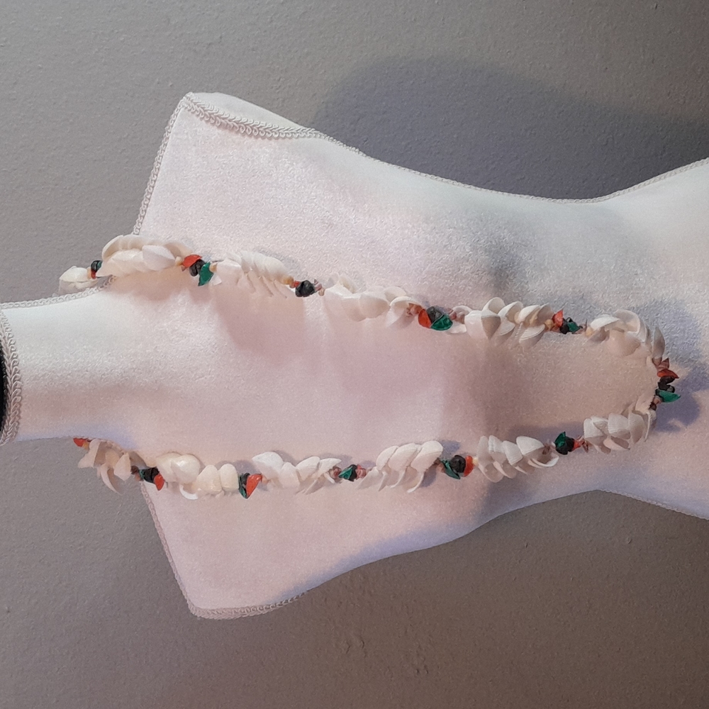 Natural Seashell Lei Necklace 40 inches